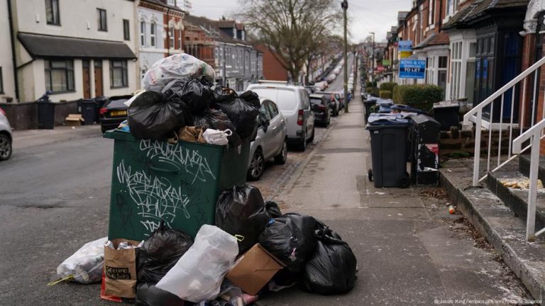 Birminghemda chiqindi yig‘uvchilarning ish tashlashi: hukumat qo‘shinlarni jalb qildi