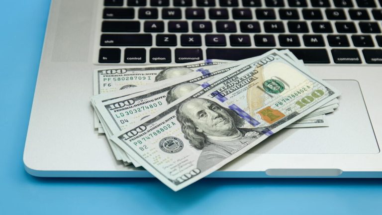 So‘m dollarga nisbatan 4 kunda qariyb 1,6 foizga mustahkamlandi