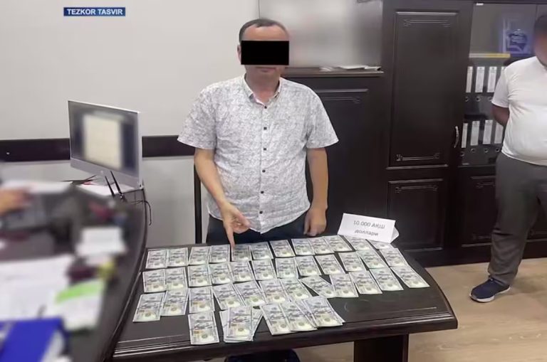 Namanganda Qurilish va uy-joy kommunal xo‘jaligi hududiy nazorat qilish inspeksiyasi bosh mutaxassisi 10 ming dollar pora olayotganida ushlandi