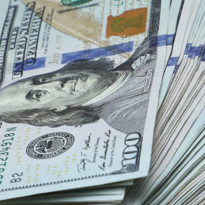 O‘zbekistonda dollar kursi yana 12 700 so‘mdan oshdi