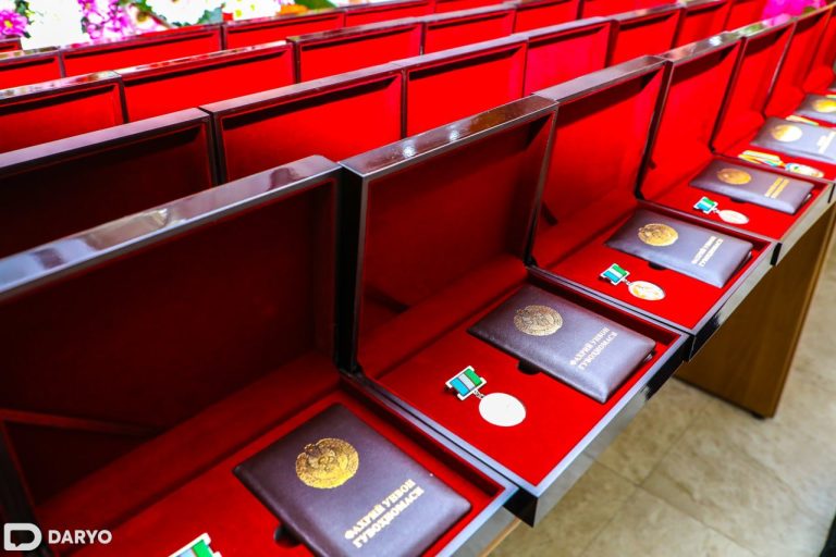 Giyohvandlikka qarshi kurashgan fuqarolar ko‘krak nishoni bilan taqdirlanadi