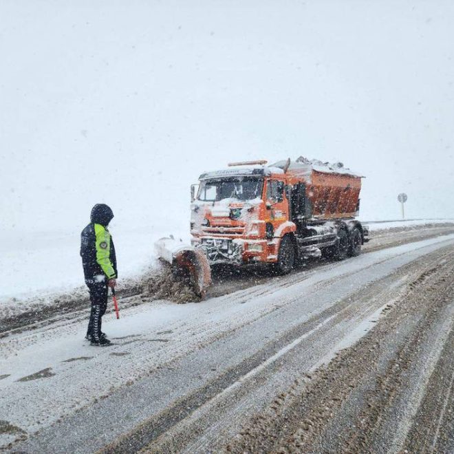 Qamchiq dovonida 19 ta qor ko‘chkisi kuzatildi, yo‘l vaqtincha yopildi