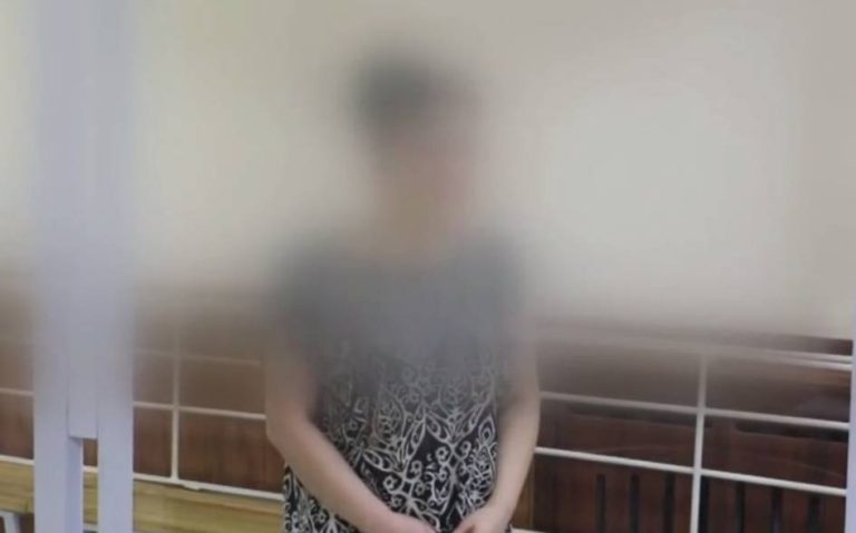 Sirdaryoda ikki farzandini o‘ldirgan ayol 13 yilga qamaldi